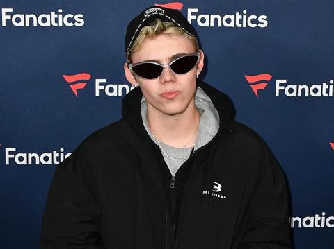 Tate McRae & Kid LAROI Are 'So In Love' As Romance Heats Up