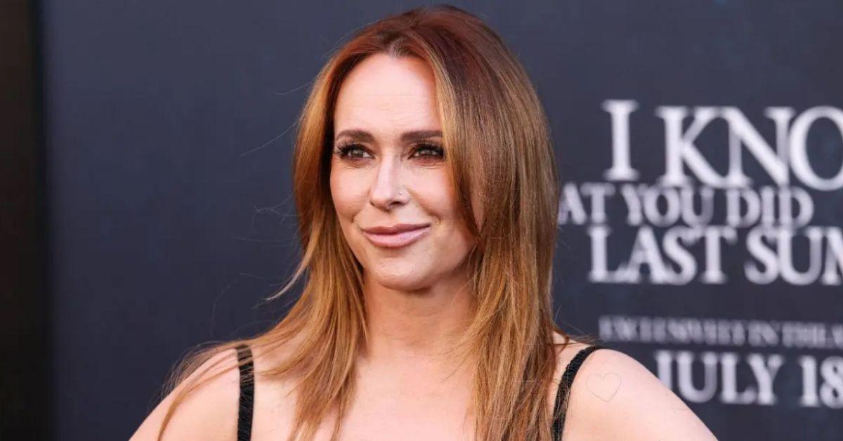 insecure jennifer love hewitt never recovered fat shamed in  bikini photo
