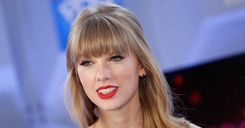 Taylor swift okawards rotator.jpg