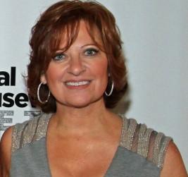 2011__10__caroline 267×300.jpg