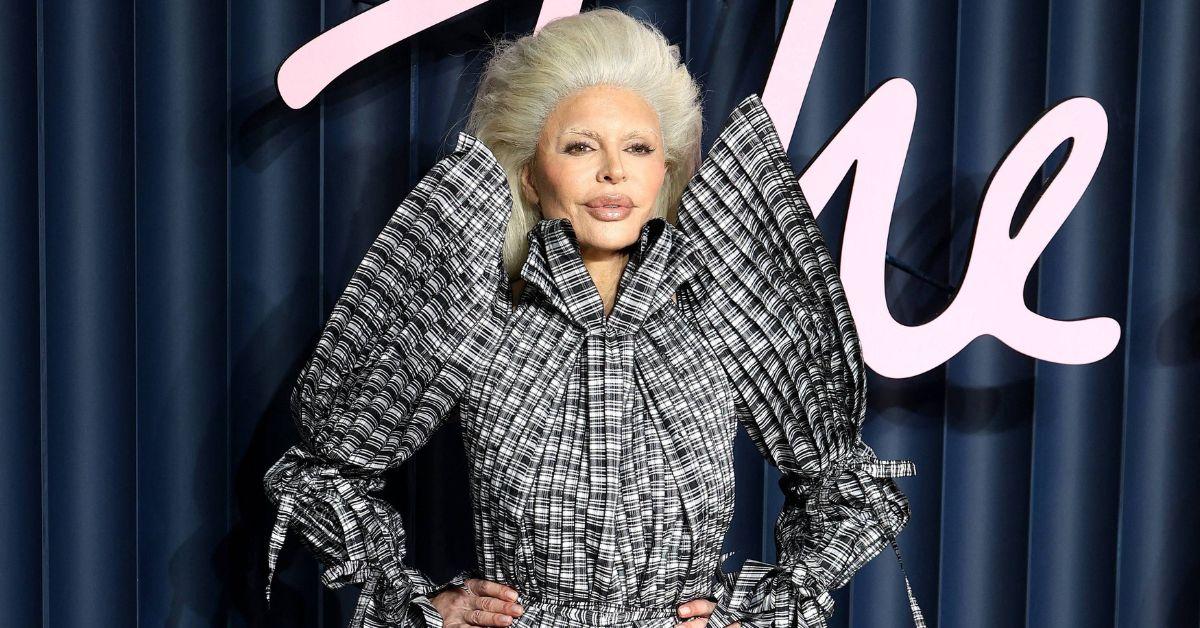 Photo of Lisa Rinna transformed her look with bleached eyebrows and blonde hair.