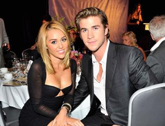 Miley cyrus liam hemsworth june28 australian awards.jpg