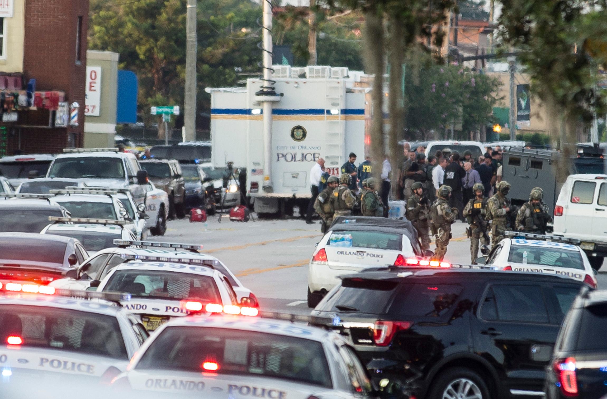 Orlando mass shooting at Pulse nightclub. Police, army, FBI surround club.