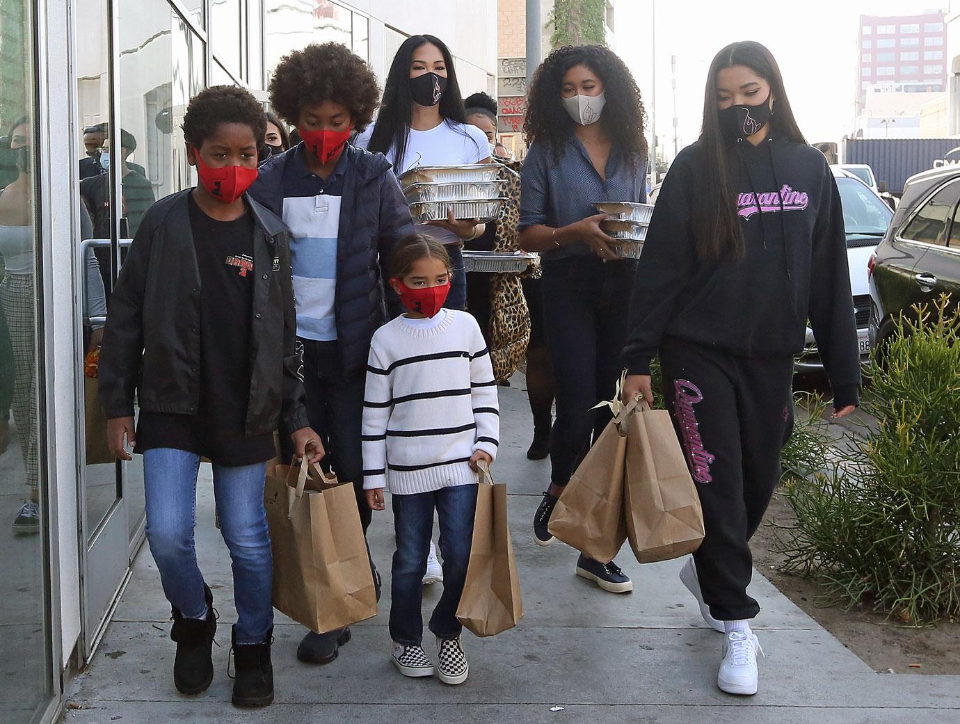 Kimora Lee Simmons and all 5 of her children arrive to safely serve a Thanksgiving feast to residents of Skid Row Housing Trust's Star Apartments