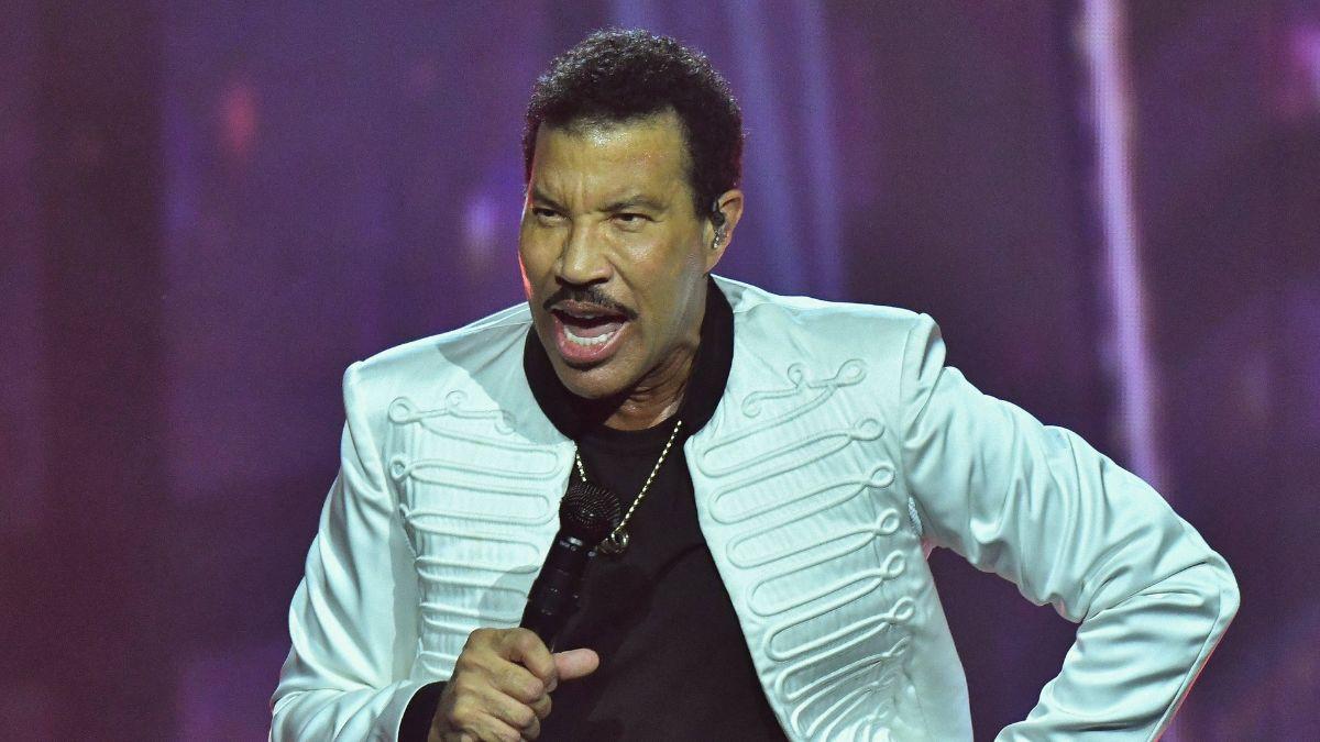 lionel richie health issues hospitalization