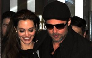 2010__12__Brad_Angelina_Dec3_18 300&#215;190.jpg
