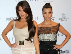 2011__01__Kim_Kardashian_Kourtney_Kardashian_Jan24newsnea 300×226.jpg