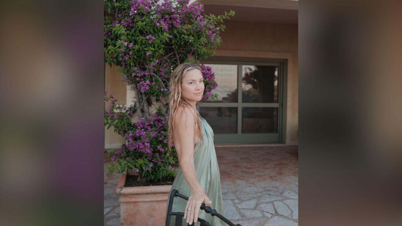 image of Kate Hudson credited Goldie Hawn and Kurt Russell for encouraging her to develop her craft independently rather than giving direct career advice.