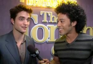 2011__03__Robert_Patinson_Tonight_Show_March22newsnea 300×208.jpg