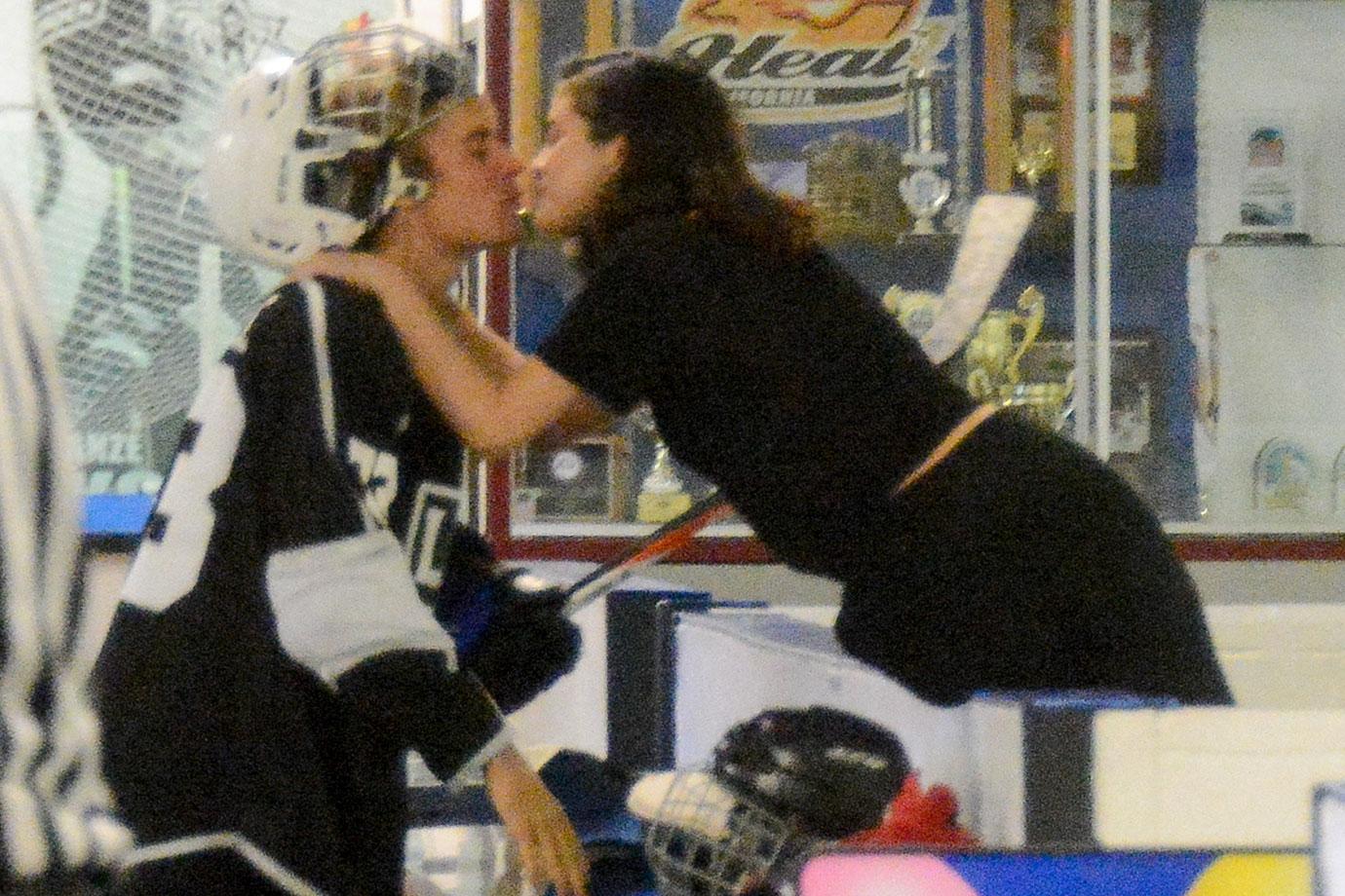 *PREMIUM EXCLUSIVE* Justin Bieber and Selena Gomez spotted kissing at his hockey game!