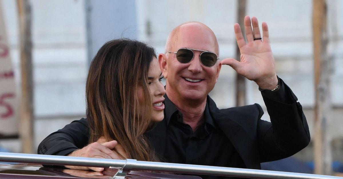 Photo of Jeff Bezos and Lauren Sánchez