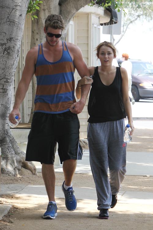 Miley cyrus liam hemsworth engaged june6 00010_ _1.jpg