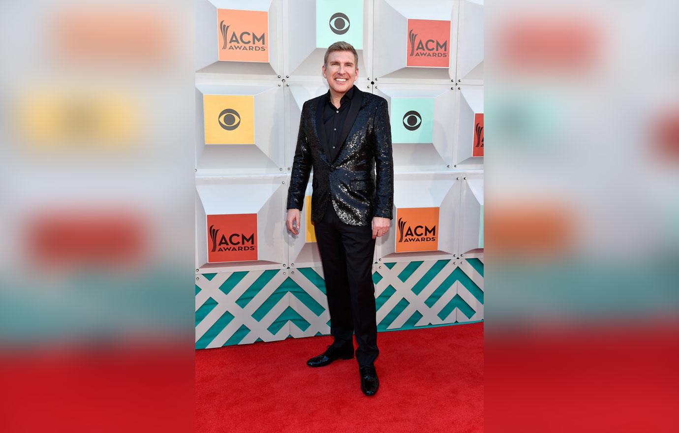 Todd Chrisley Shakes Butt Carmen Electra According To Chrisley Video 10