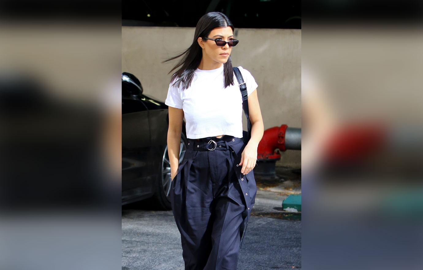 Kourtney Kardashian takes her daughter and niece to an art class