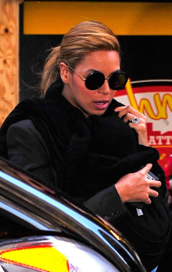 beyonce jay z wedding rings off