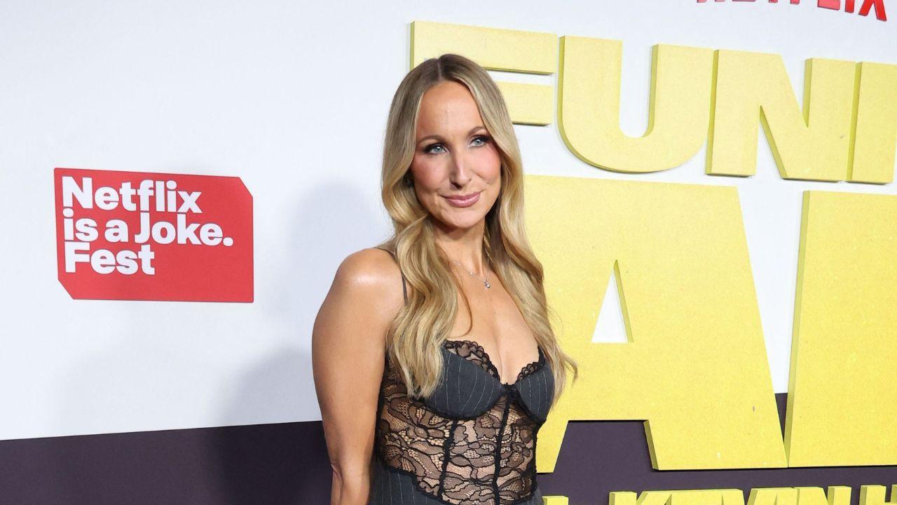 Image of Nikki Glaser recognized familiar faces in her audience, including high school friends and her childhood dentist.