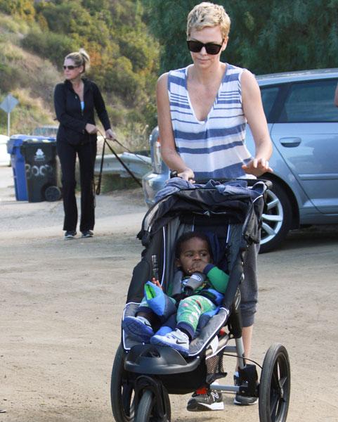 Ok_031513_news_charlize theron stroller gallery_ _1.jpg