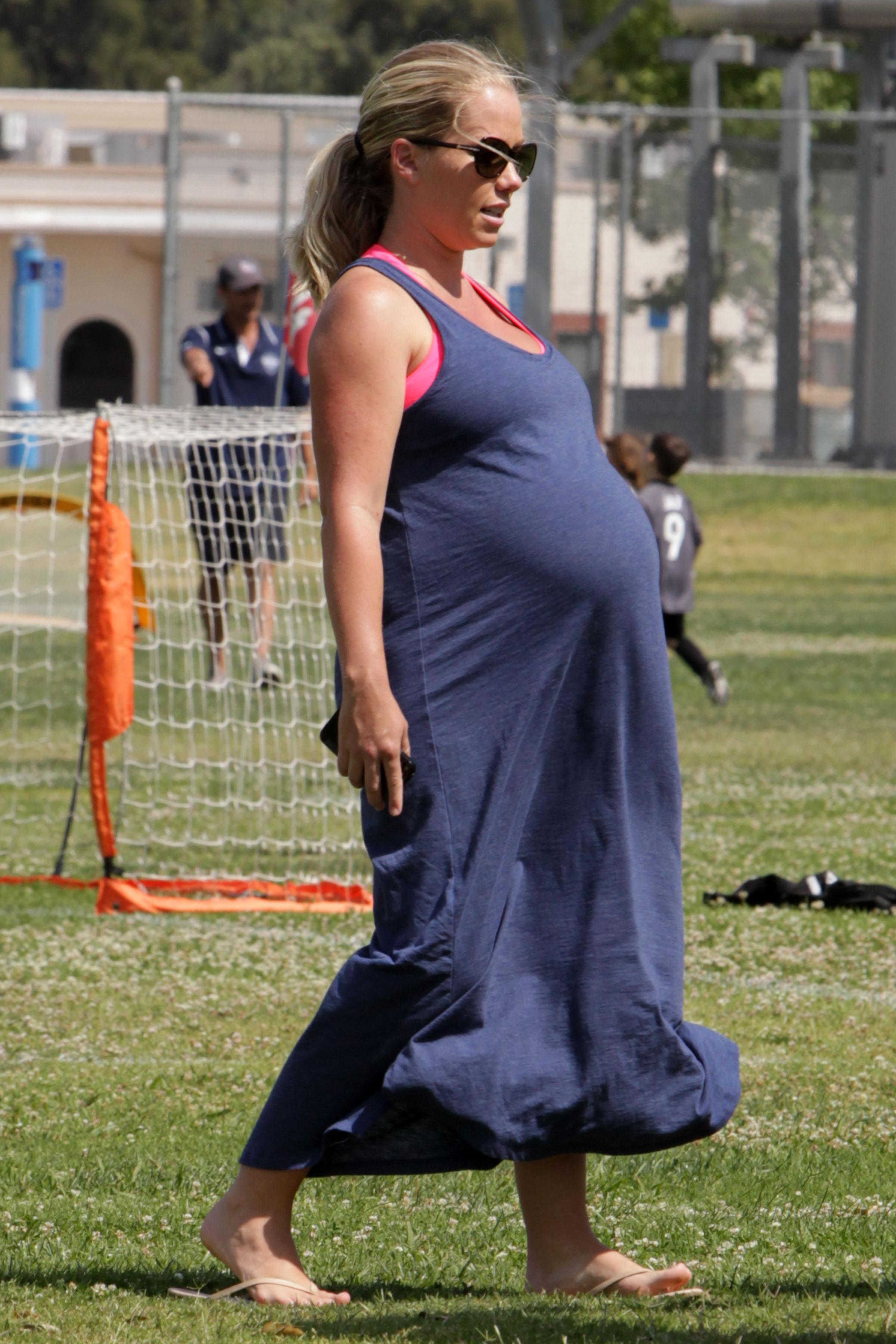 Pregnant Kendra Wilkinson attends son&#8217;s last soccer game of the season in LA