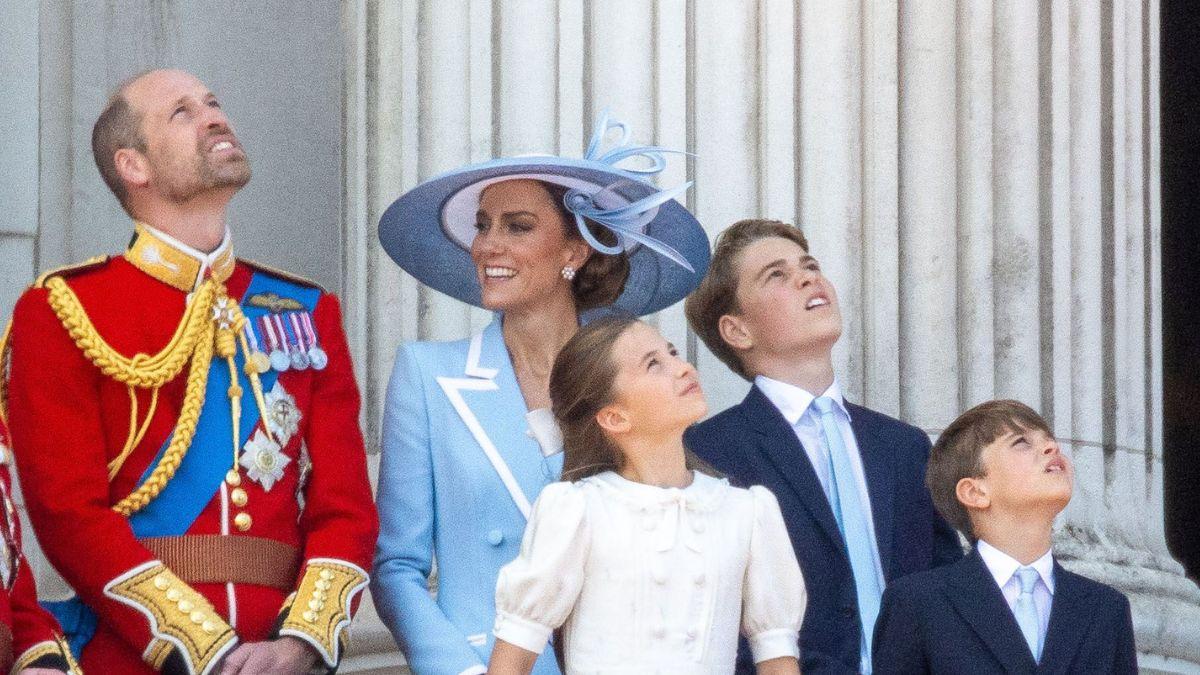 image of royal family