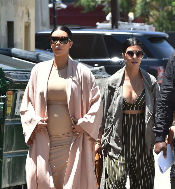 Kim kardashian baby bump4