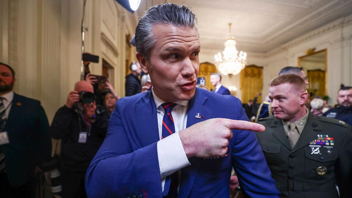 image of Jimmy Kimmel mocked Pete Hegseth on his show. 