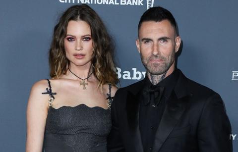 adam levine yoga teacher claims he treated her like trash
