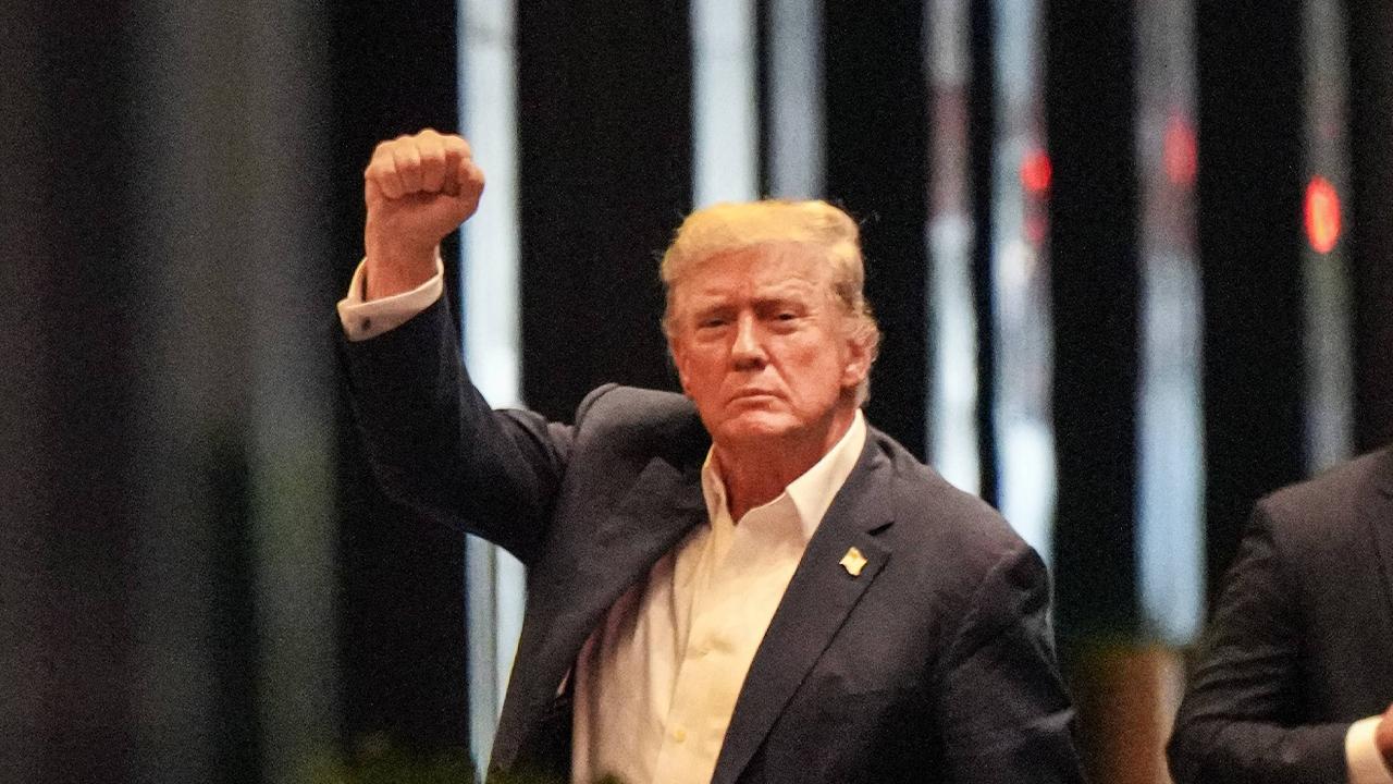 Image of Medical experts have expressed doubts about the White House's reasoning for Donald Trump's bruised hands.