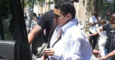 Kylie jenner toned tummy crop top main