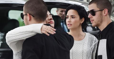 demi lovato nick jonas hugging while getting coffee