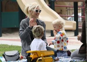 2010__05__Stefani_Gwen_FP7_042710 300×214.jpg