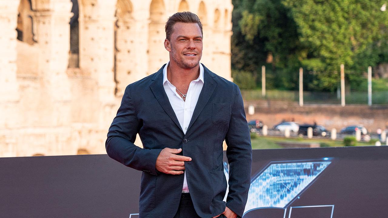 Image of Alan Ritchson talked about self love in a recent Instagram video.