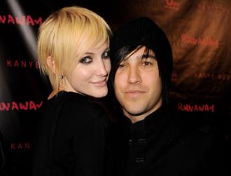Ashlee simpson pete wentz dec7neg.jpg