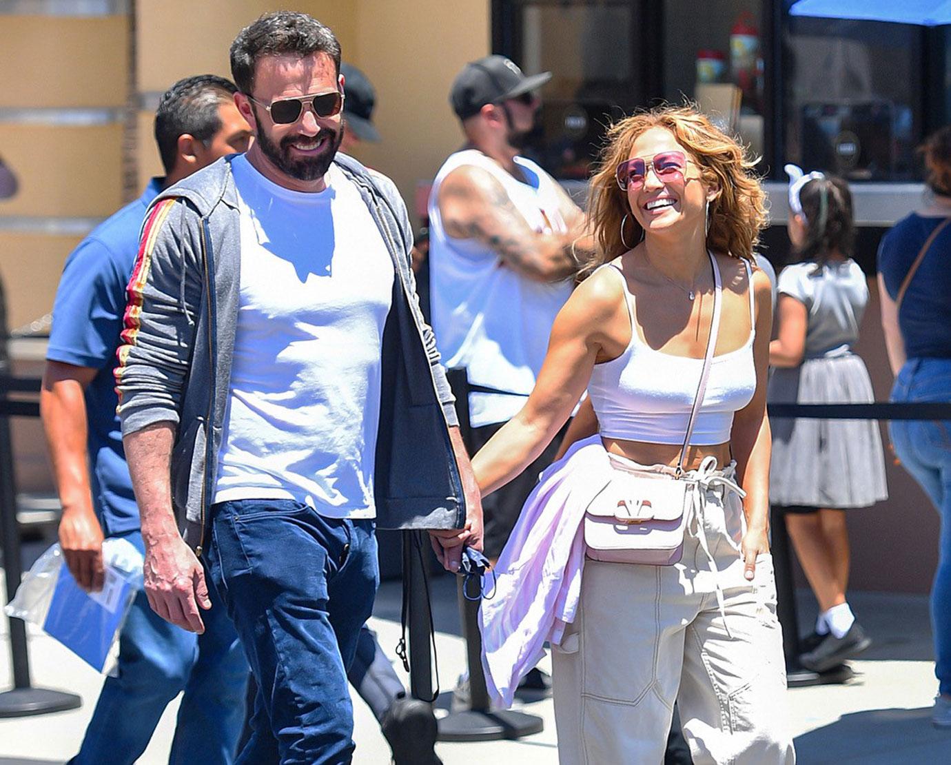 ben affleck spending big bucks to impress girlfriend jennifer lopez