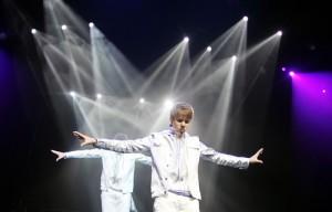 2011__04__justin_bieber_428_8011 300×192.jpg