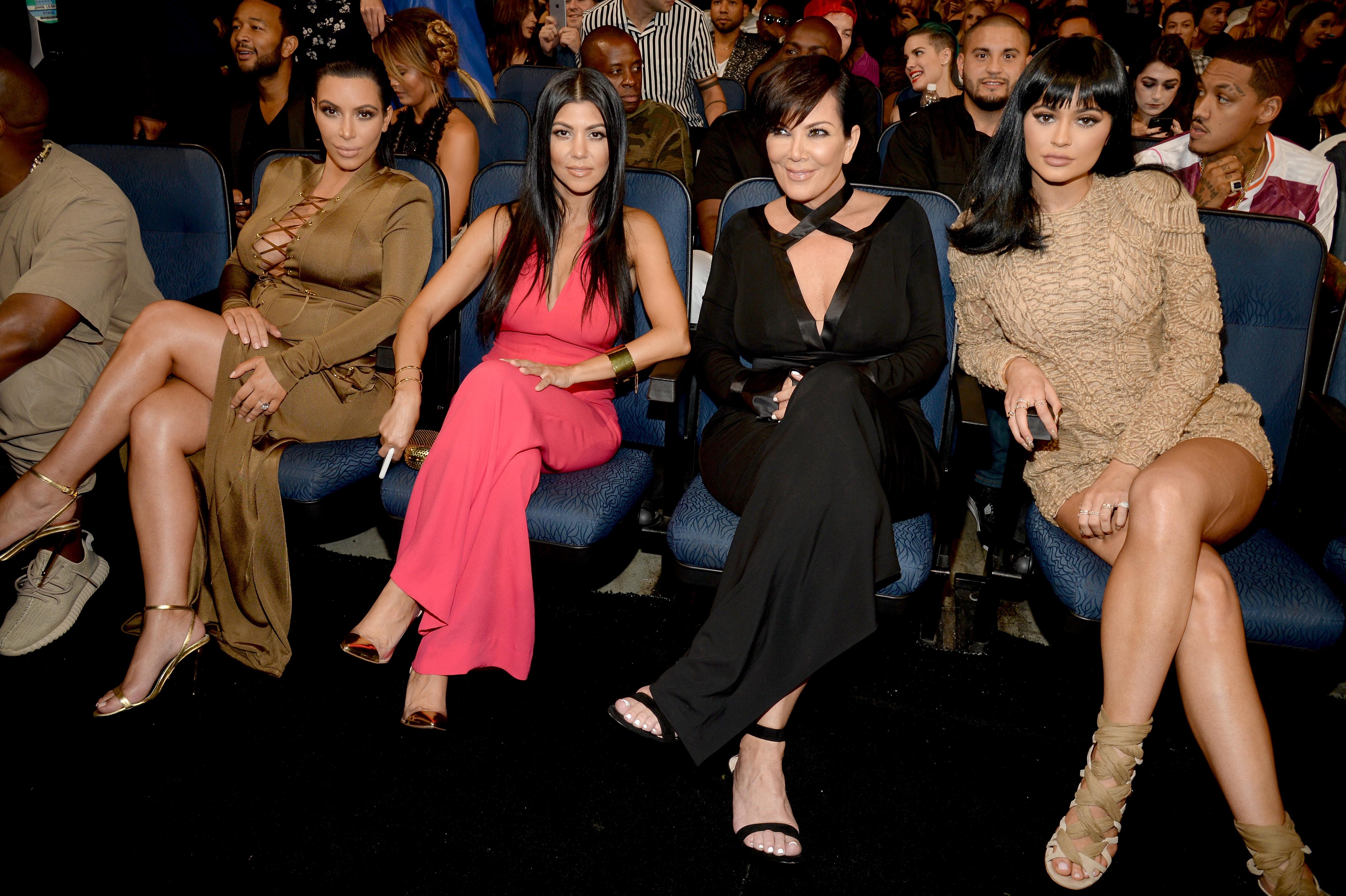 Kris jenner breaking up kardashian jenner family encourgaging feud