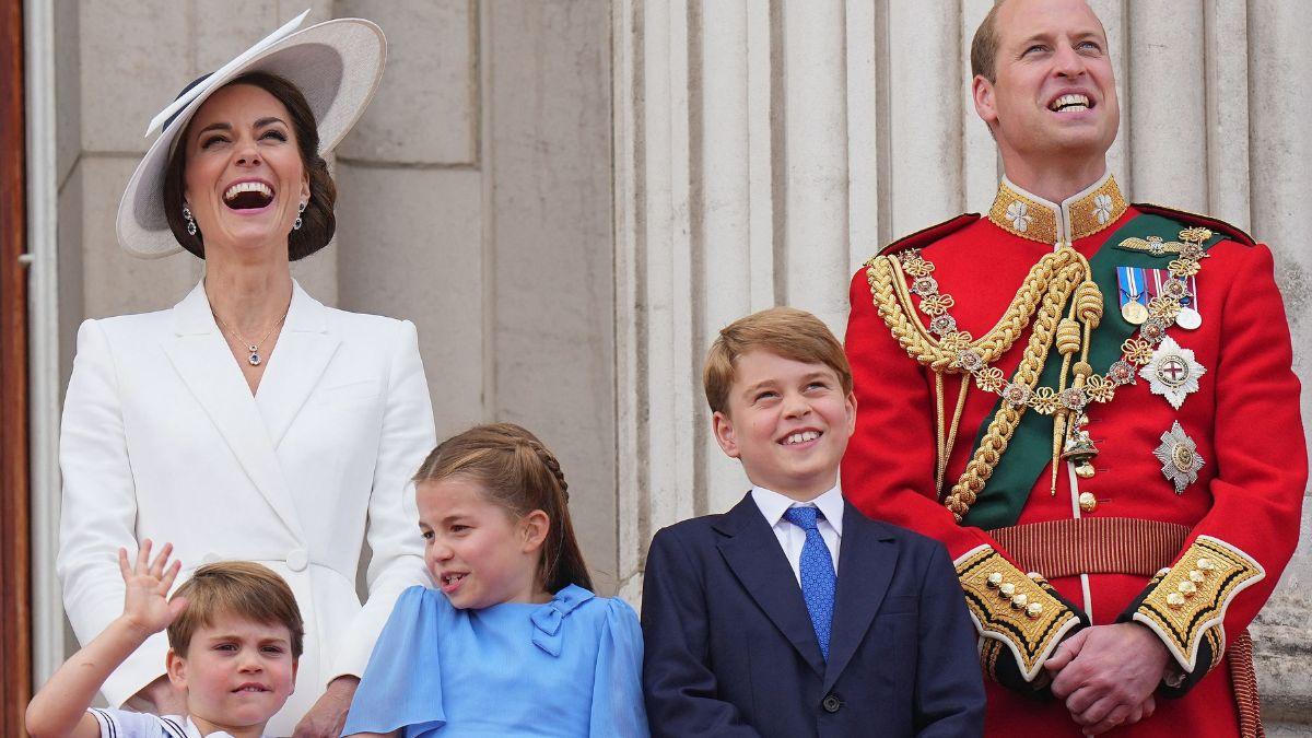 image of royal family