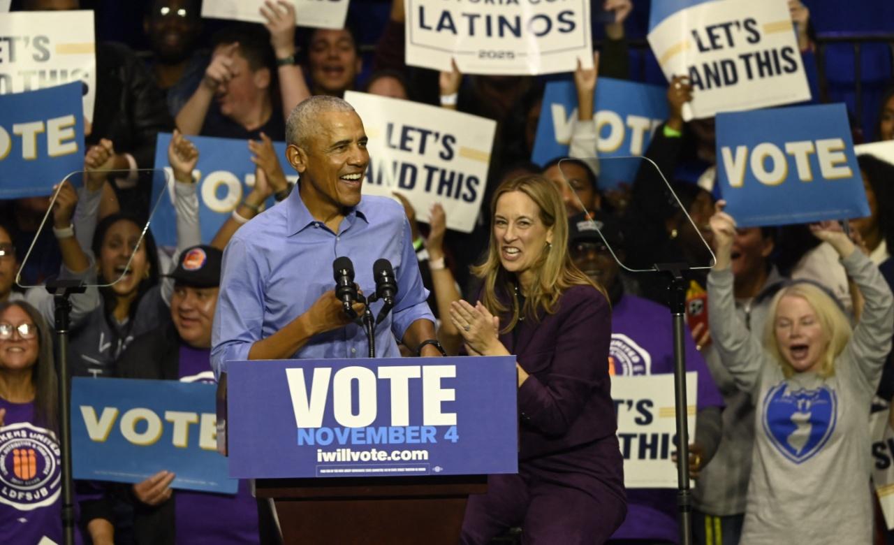 Obama campaigning