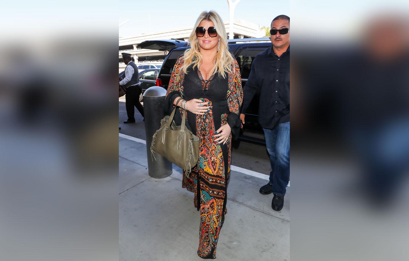 Jessica simpson pregnant chic airport 4