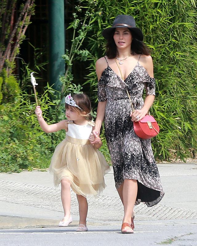 Jenna Dewan Takes Her Daughter To The Farmer&#8217;s Market In Studio City