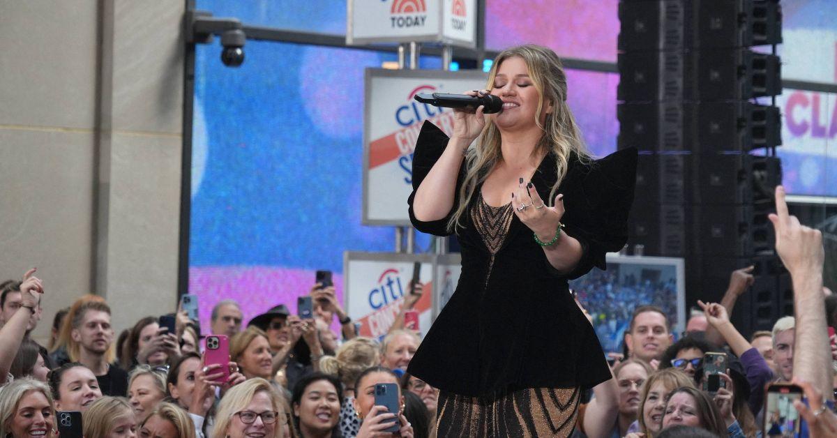 Photo of Kelly Clarkson