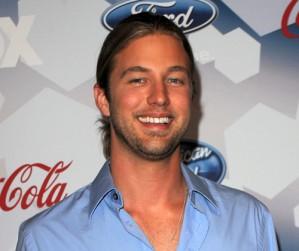 2010__05__Casey_James_May20newsne1 299×300.jpg