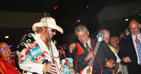 2009__08__bw hrhc toby keith photoa.jpg