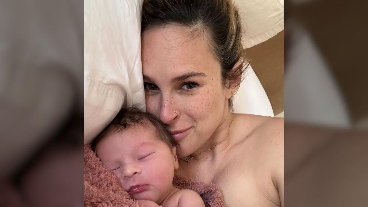 Image of Rumer Willis confirmed she does not take financial assistance from her parents.