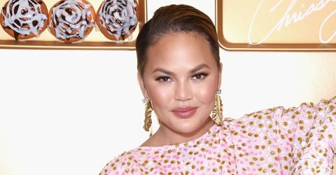 Chrissy teigen post pic