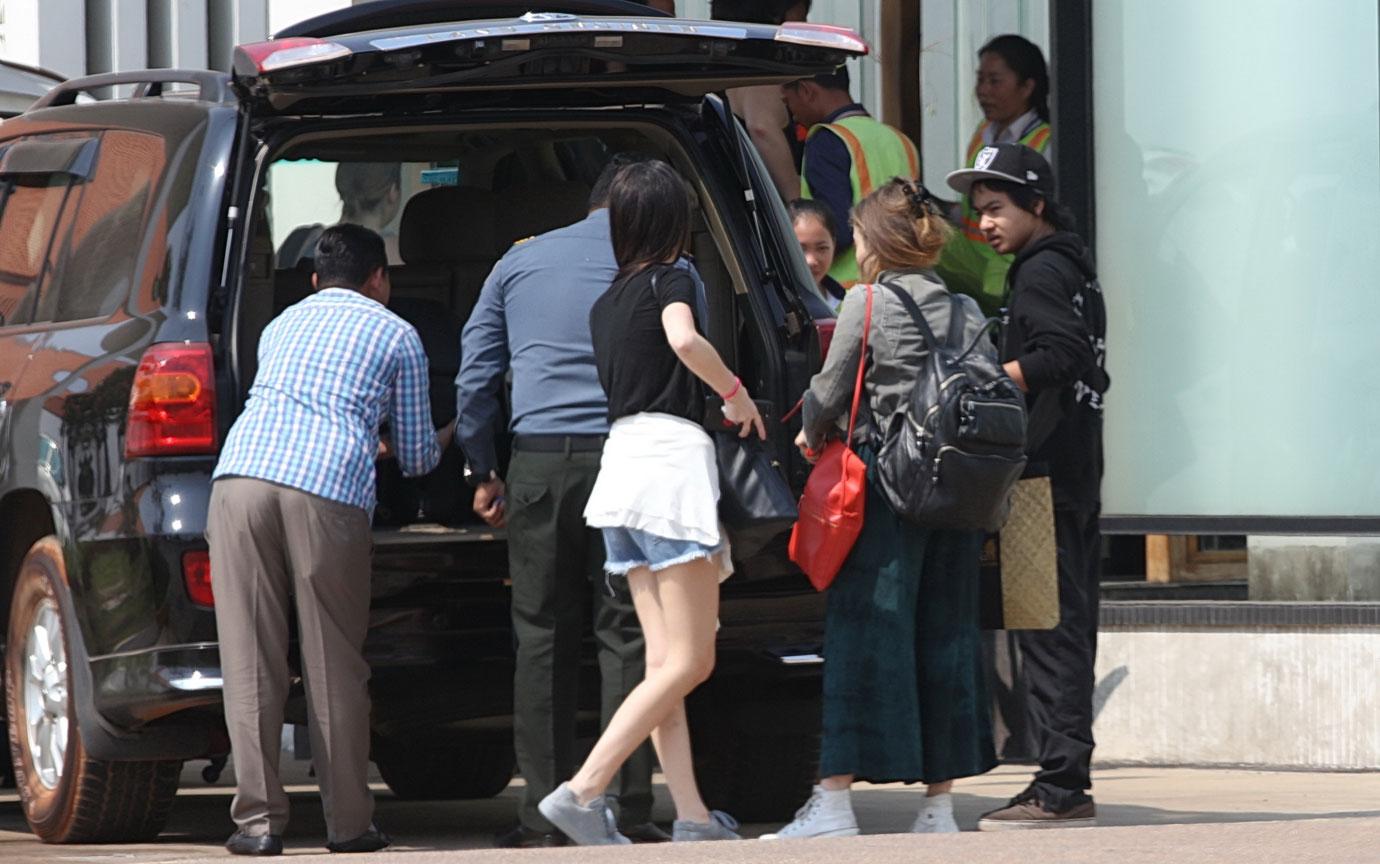 JOLIE Pitt Pax Maddox Plane 090317 Cambodia KL004 EXCL