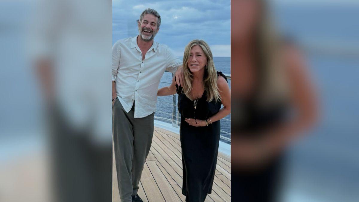 Photo of Jim Curtis and Jennifer Aniston.