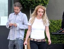 2010__03__Britney_Spears_Jason_Trawick_March23_248main 225&#215;171.jpg