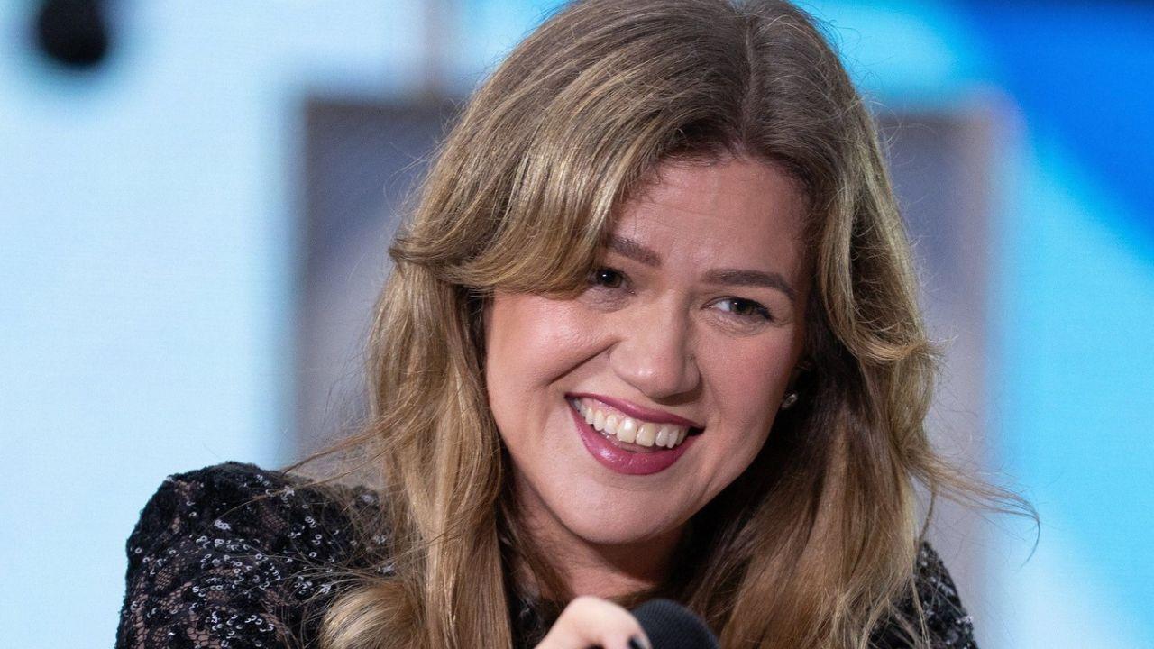 image of Clarkson accused employees at Brooklyn's Art of Play of judging her financial status after she expressed interest in a $15,000 animatronic bird.