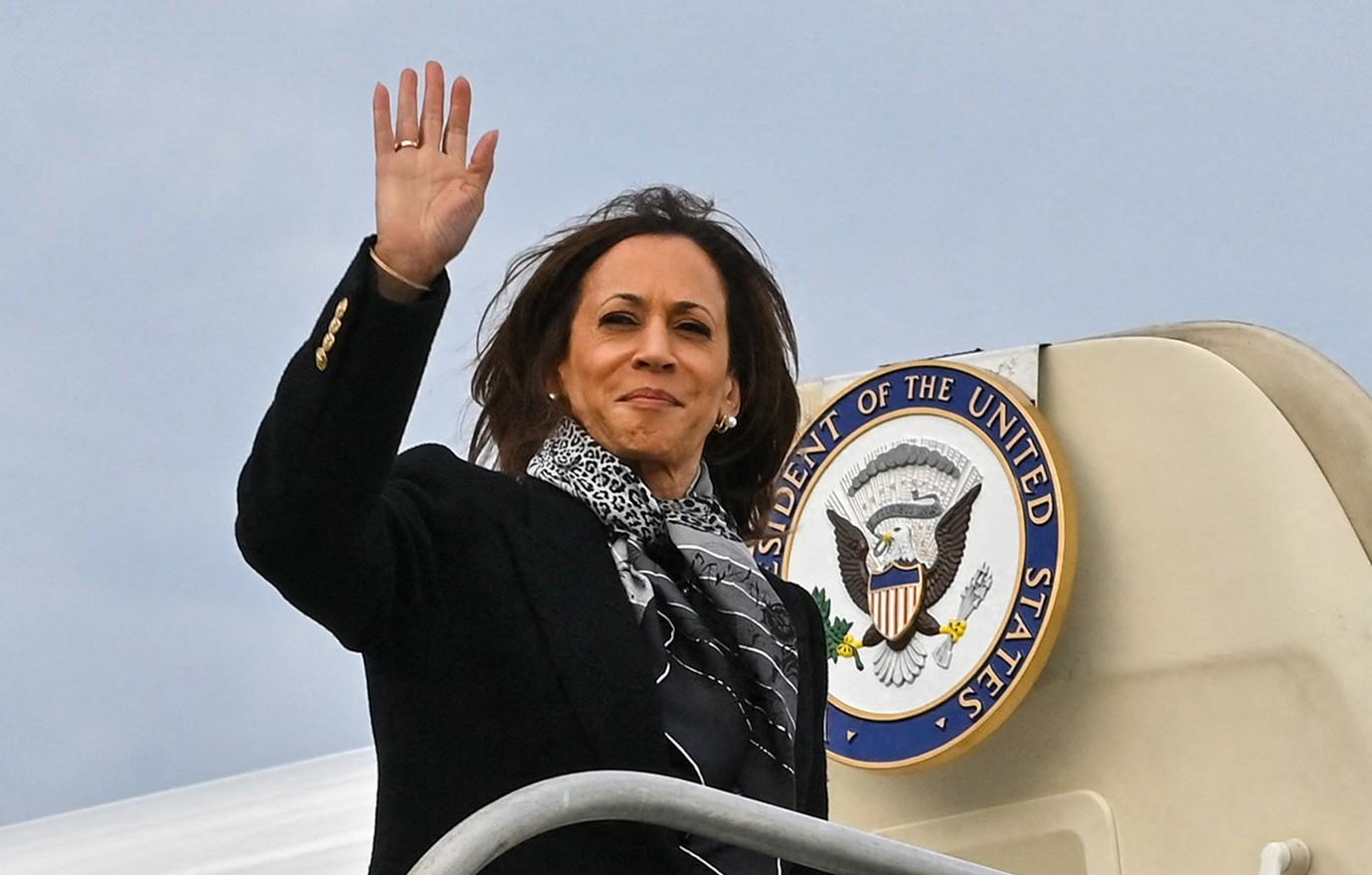 kamala harris congratulates donald trump concedes election