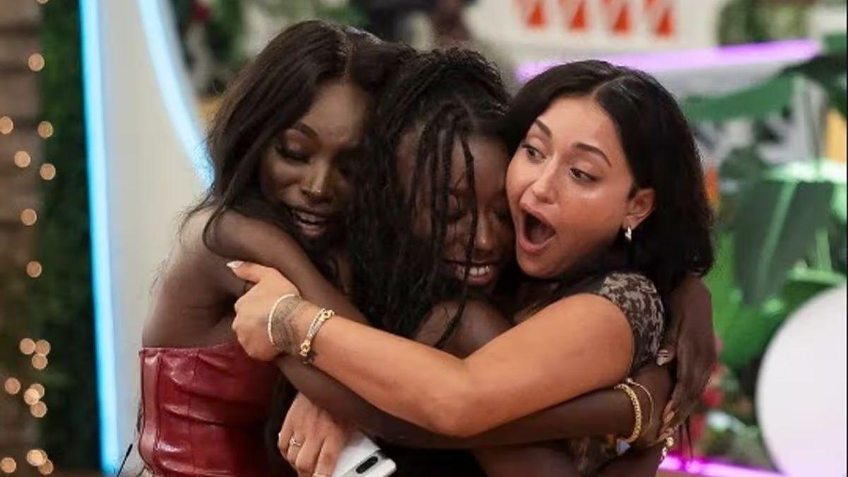 Image of JaNa Craig credited her close bond with her fellow PPG girls for helping her navigate life in the spotlight after the show.